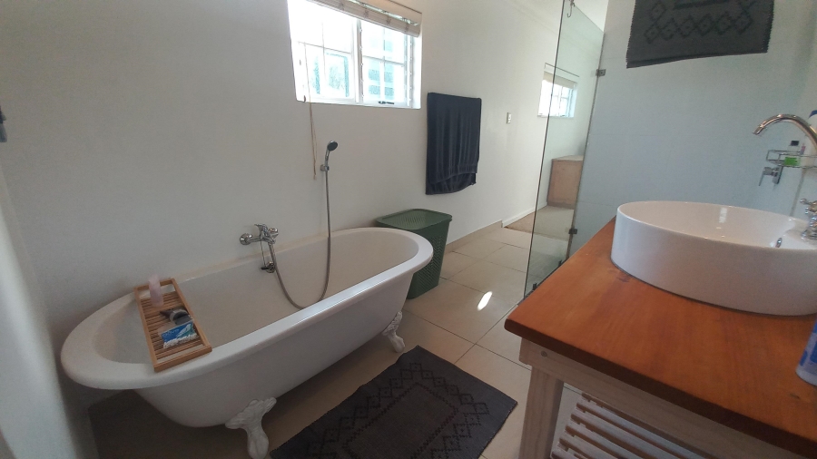 To Let 3 Bedroom Property for Rent in Voelklip Western Cape